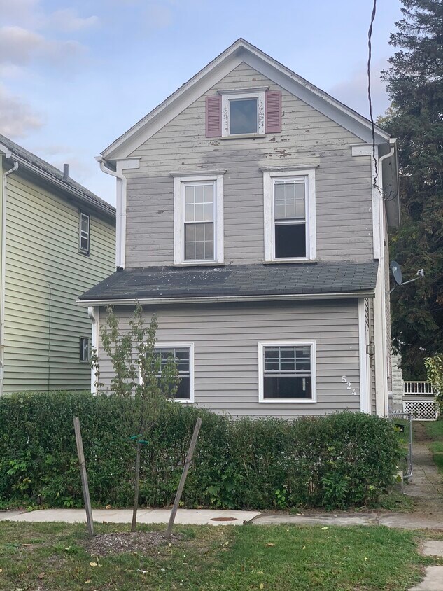 Primary Photo - 524 Russell Ave