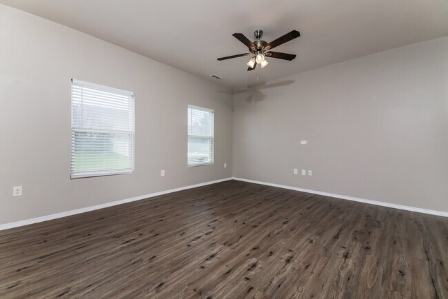 Building Photo - 177 Norwich Dr