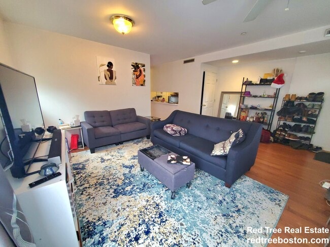 Building Photo - 8-10 Glencoe St. Unit 1