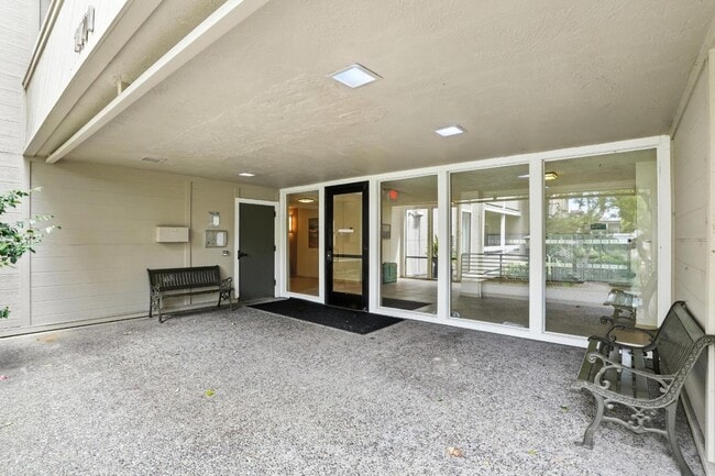 Foto del edificio - 1171 Compass Ln