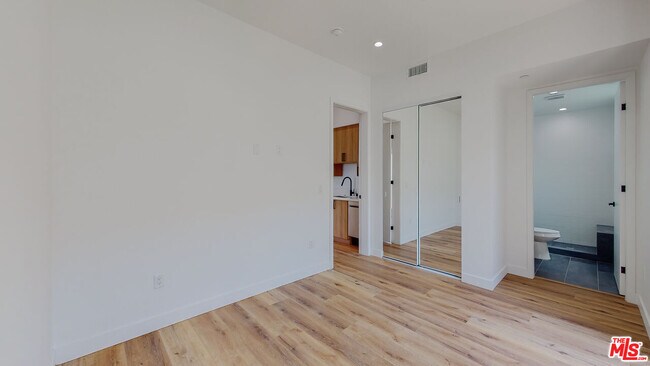 Foto del edificio - 4460 W Maplewood Ave
