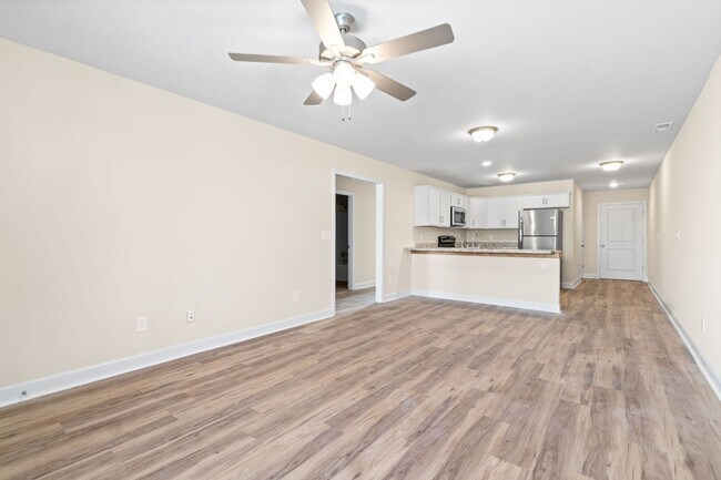 Foto del edificio - Move-in Special - TWO WEEKS FREE!!