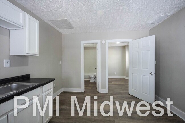 Foto del edificio - "Chic & Cozy 1-Bed Urban Retreat in Indianapolis – Perfectly Compact Living!"