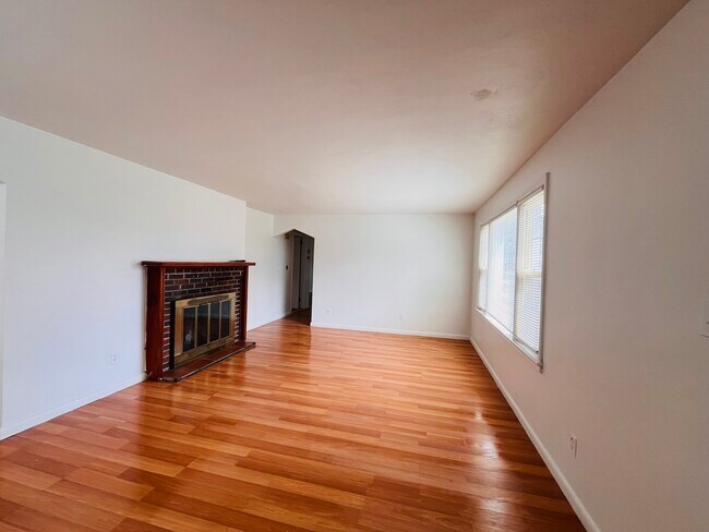 Building Photo - 91 Green Manor Rd
