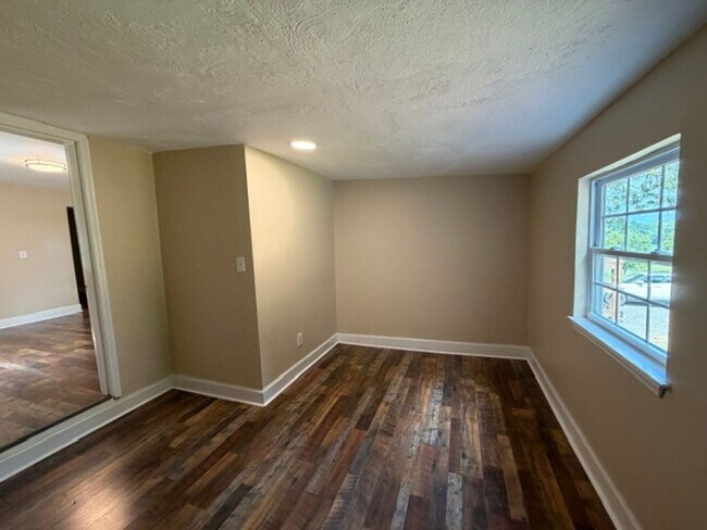 Foto del edificio - 699 Lead Mine Valley Rd SW