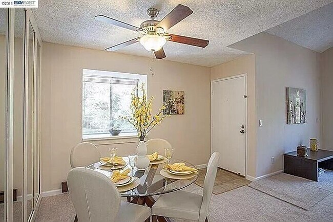 Foto del edificio - 3374 Country Dr