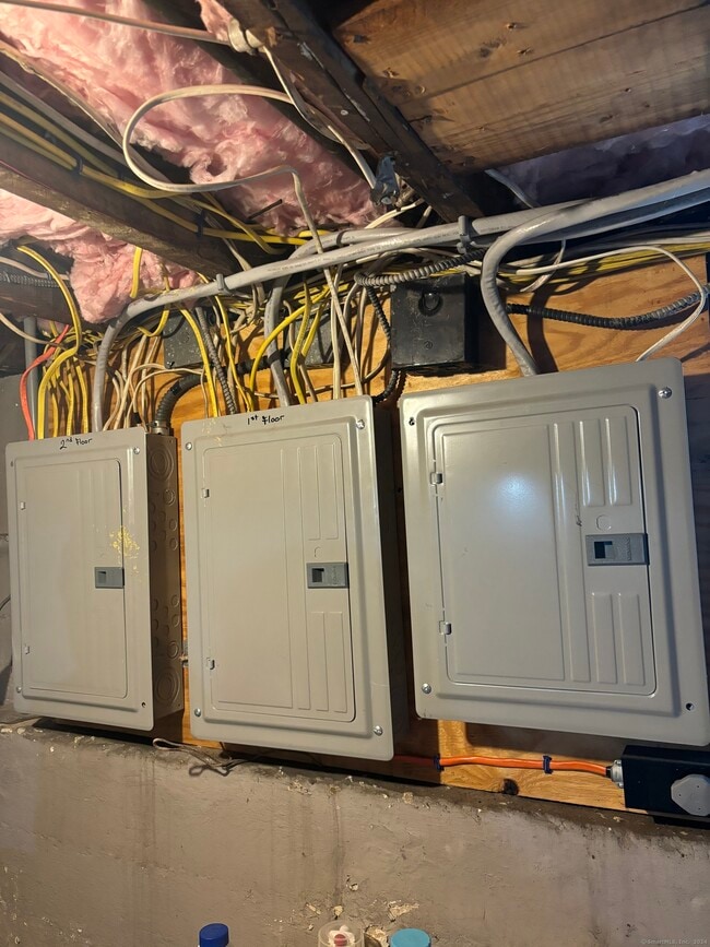 Building Photo - 143 Brown St