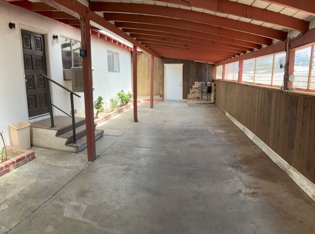 Building Photo - 820 Lone Palm Ave