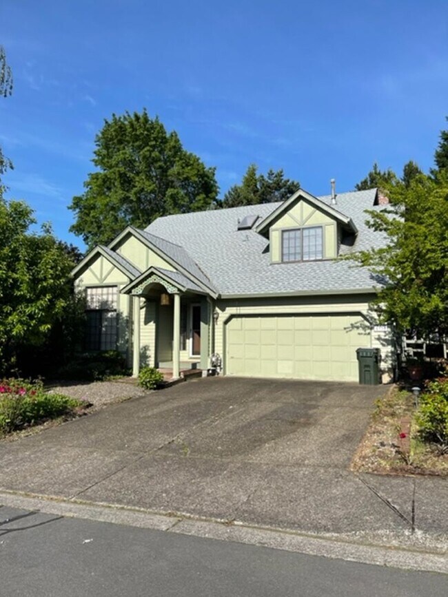 Building Photo - Spacious 4 Bedroom 3 Bath  Two-Story Singl...