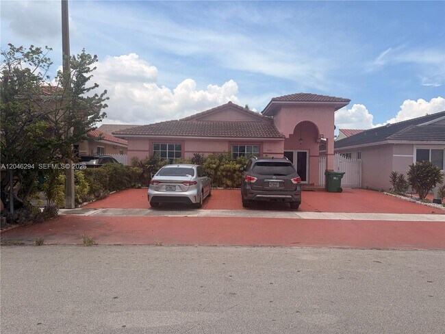 Foto del edificio - 8814 NW 109th Terrace