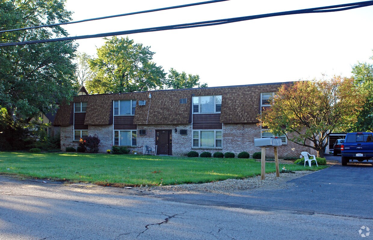 751 Churchill Hubbard Rd, Girard, OH 44420 Apartments in Girard, OH