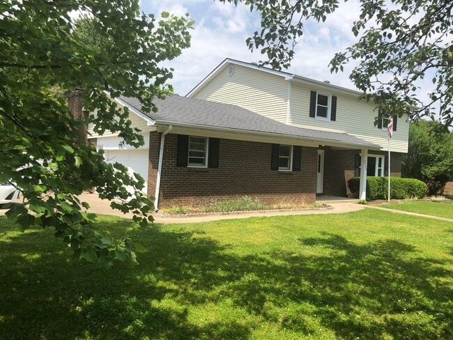 Building Photo - 3900 Sundart Dr
