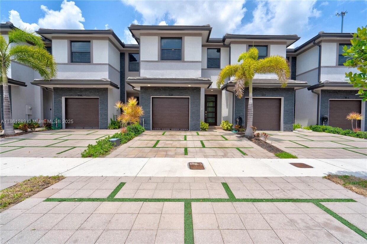 Foto principal - 15826 NW 91st Ct