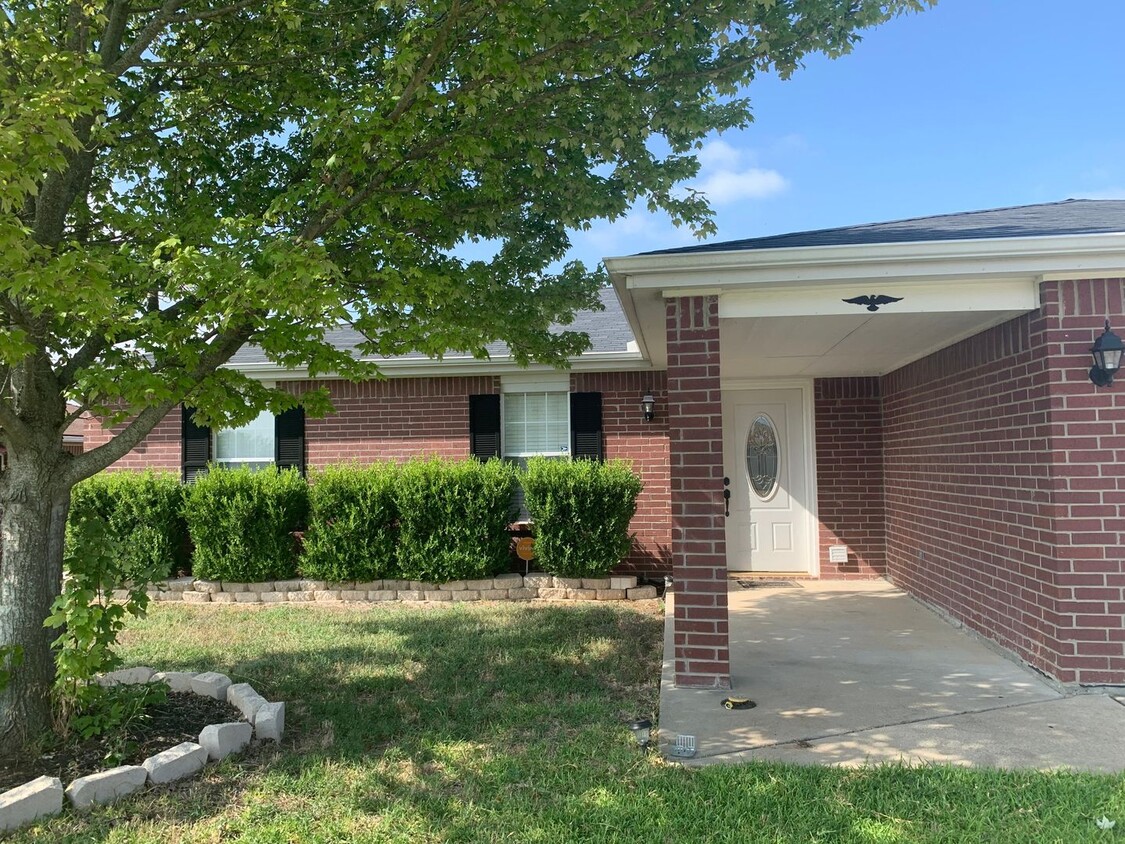 Primary Photo - Spacious 3 bdrm 2 bath close to Ft. Hood &...