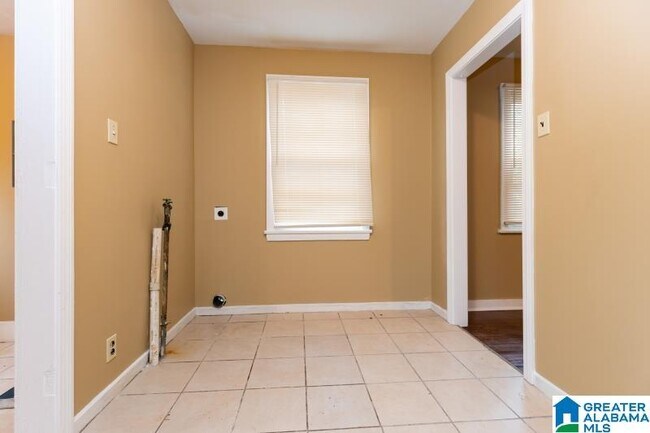 Building Photo - 118 E Jones Ct