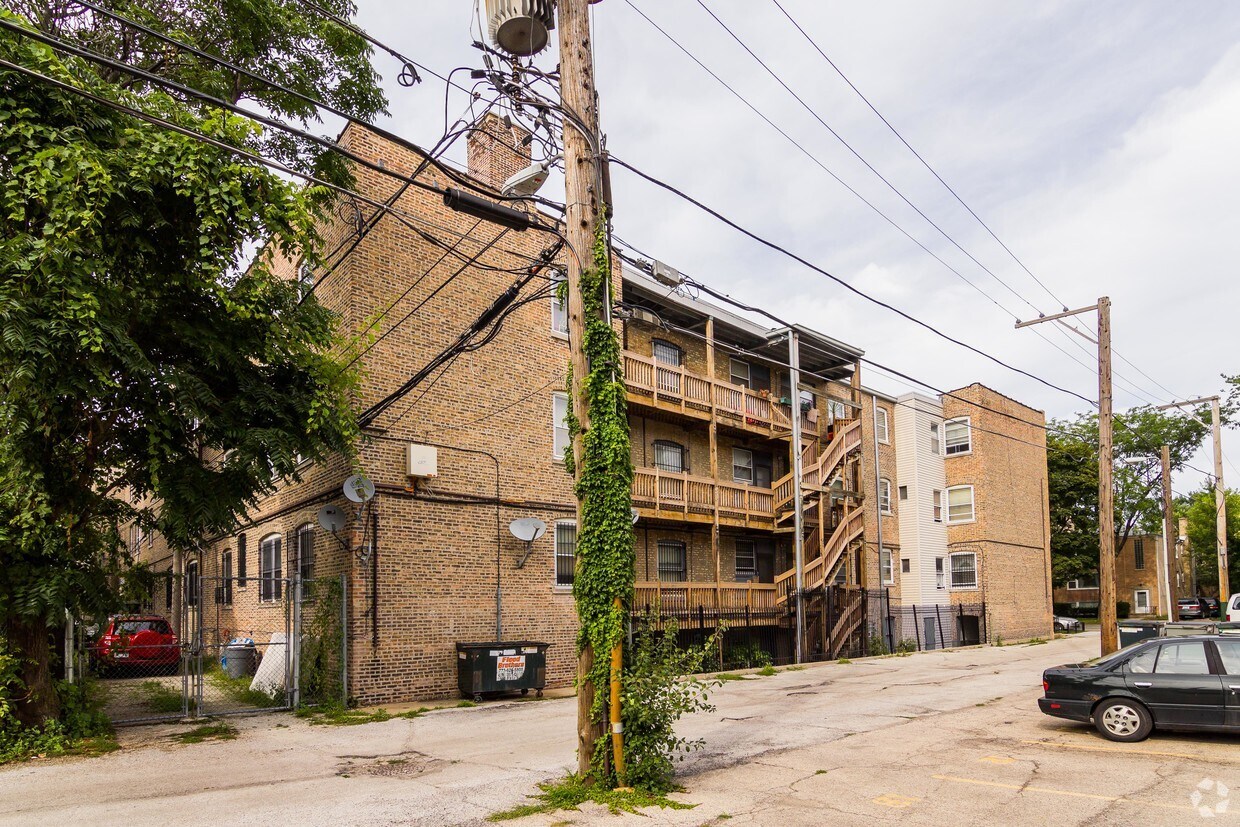 7064 N Ashland - 7064 N Ashland Blvd