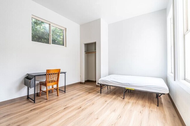 Building Photo - 251 E 45th St