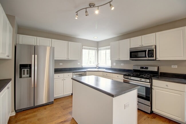 Building Photo - 1772 Ellington Dr
