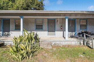 Building Photo - 2430 Tanglewood St