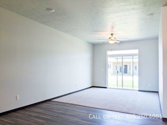 Foto del edificio - 3 Bedroom 2.5 Bathroom Single Family Townh...