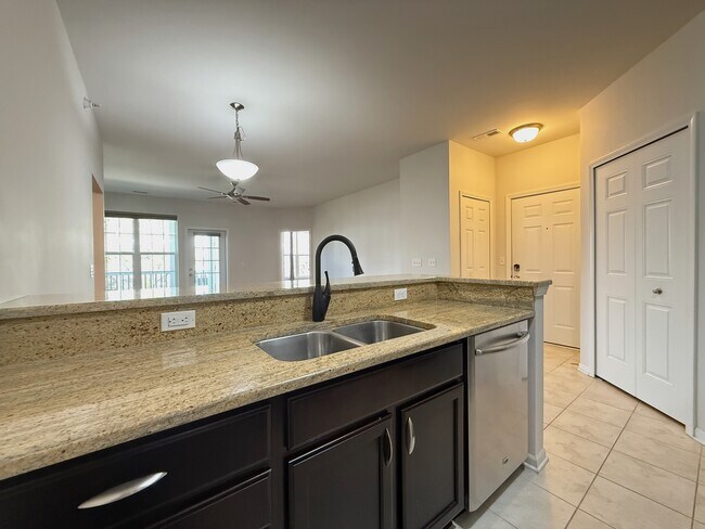 Foto del edificio - 958 W Summerfield Gln Cir