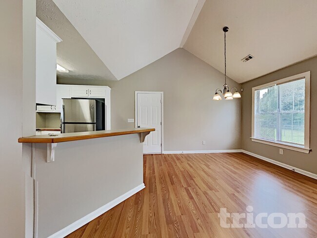Foto del edificio - 195 Falcon Ridge Dr
