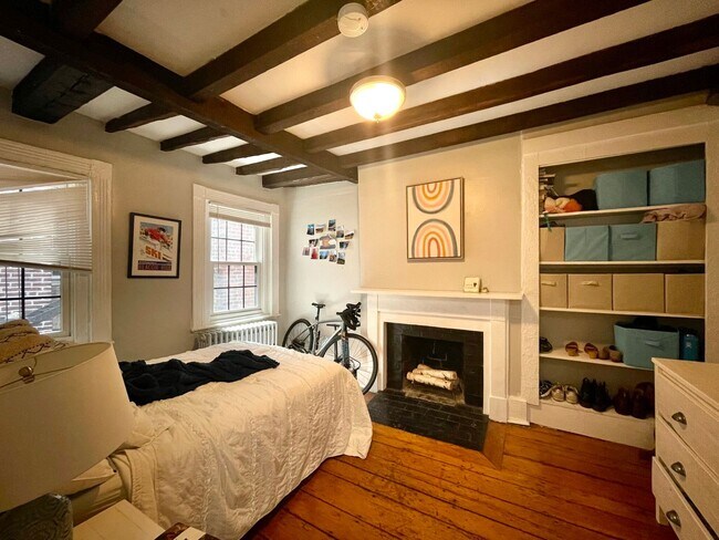 Building Photo - HOT BEACON HILL LISTING!!!!!!