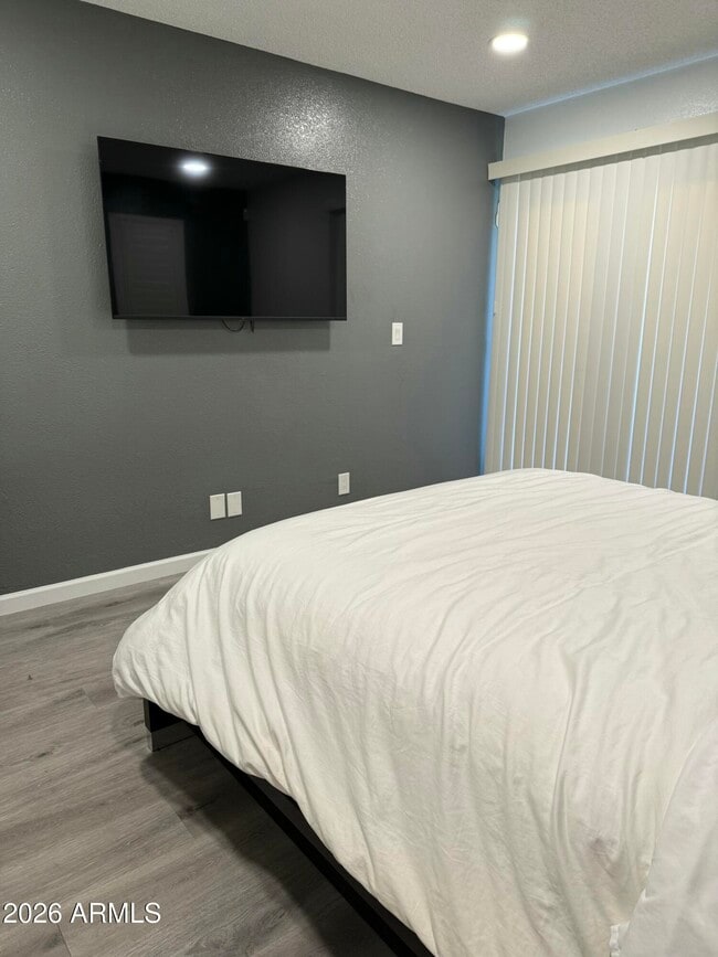 Foto del edificio - 1820 E Morten Ave