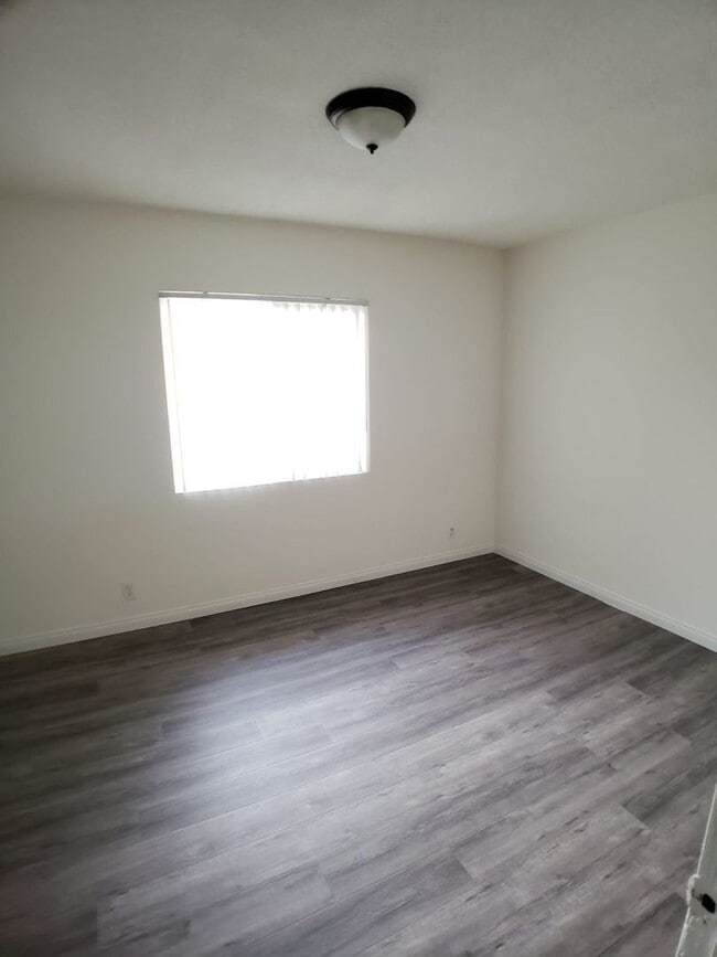 Building Photo - 13129 Oxnard St