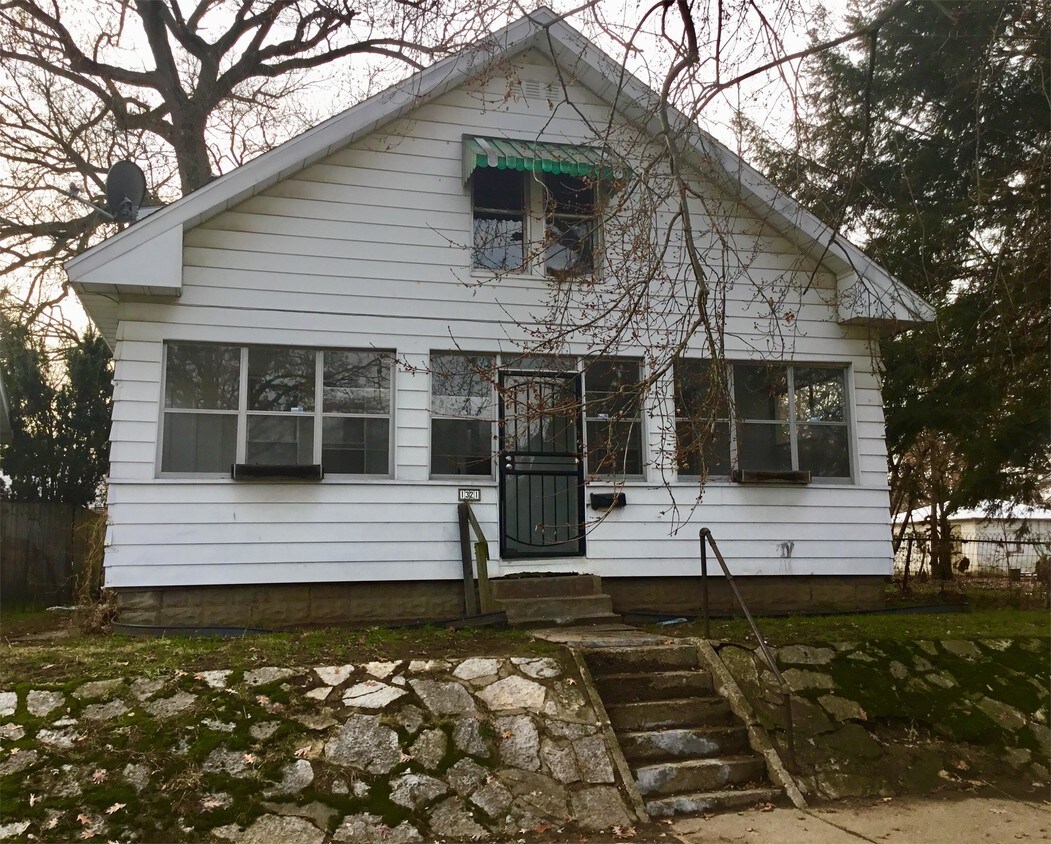 Foto principal - 1321 N Brookfield St