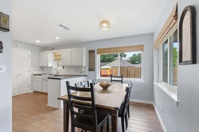 Foto del edificio - 1515 Eastland Cir