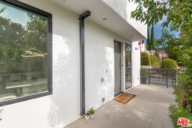 Foto del edificio - 829 N Martel Ave