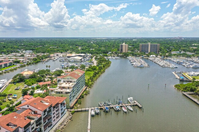 Building Photo - 632 Marina Point Dr