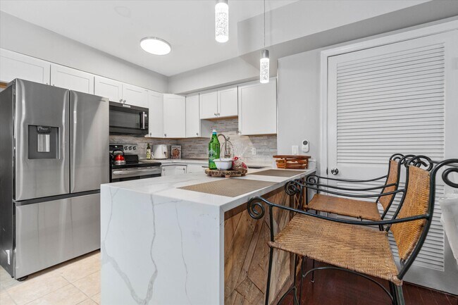 Foto del edificio - 305 E 9th St