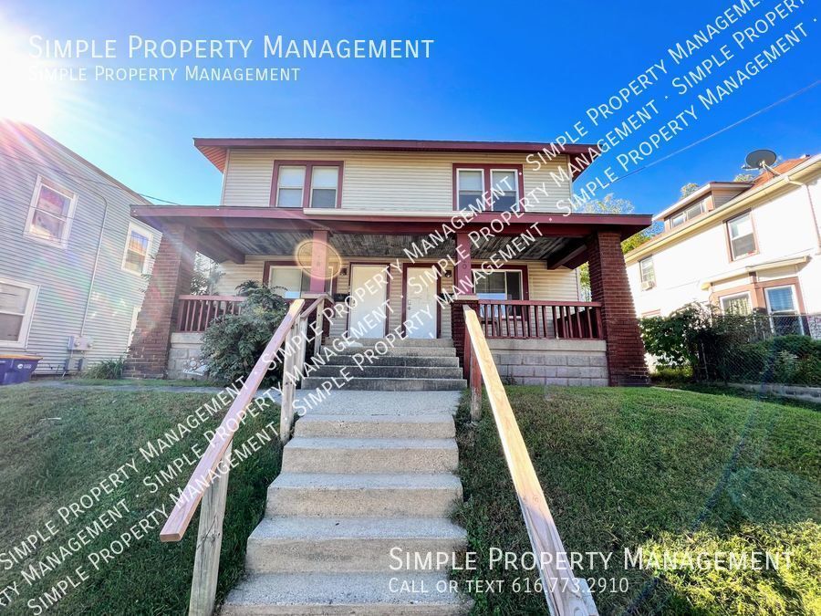 Primary Photo - Town House Style Duplex - 3 bedrooms / 1 Bath