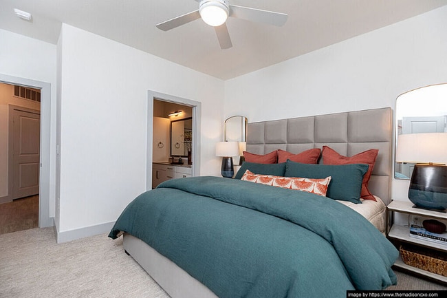 Foto del edificio - 1510 League Line Rd