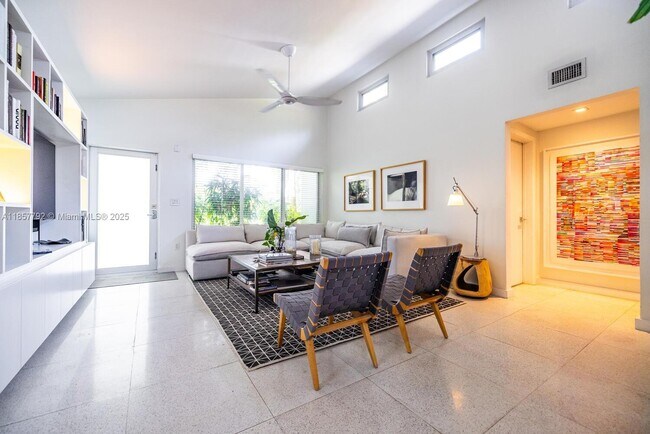 Foto del edificio - 420 NE 87th St