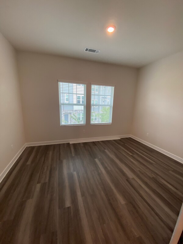 Foto del edificio - 7116 Bryce Ave