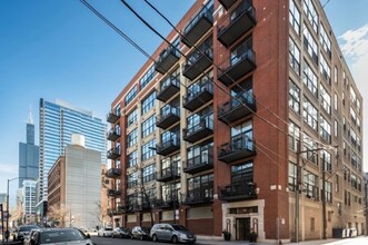 Building Photo - 843 W Adams St