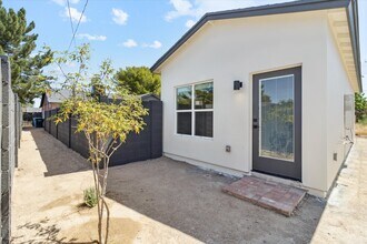 Building Photo - 1507 W Keim Dr