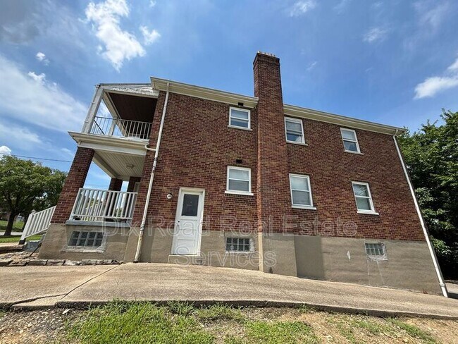 Foto del edificio - 1740 Carrahen Ave