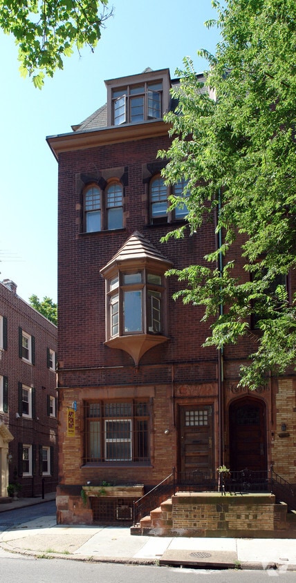 Building Photo - 1920 Pine St