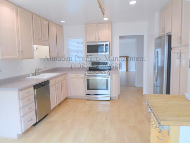 Foto del edificio - Cambrian Home, Pets Negotiable! Near Award...