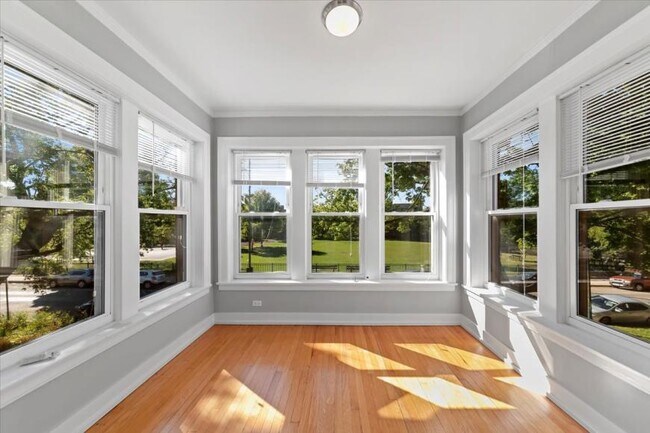 Foto del edificio - 2 bedroom in Chicago IL 60625