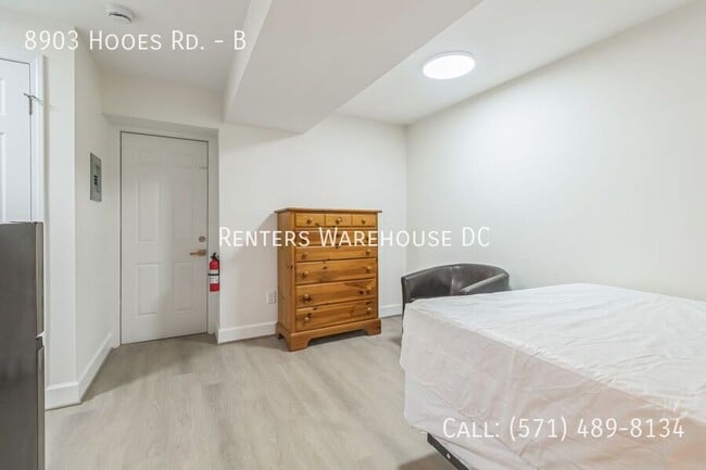 Building Photo - 8903 Hooes Rd