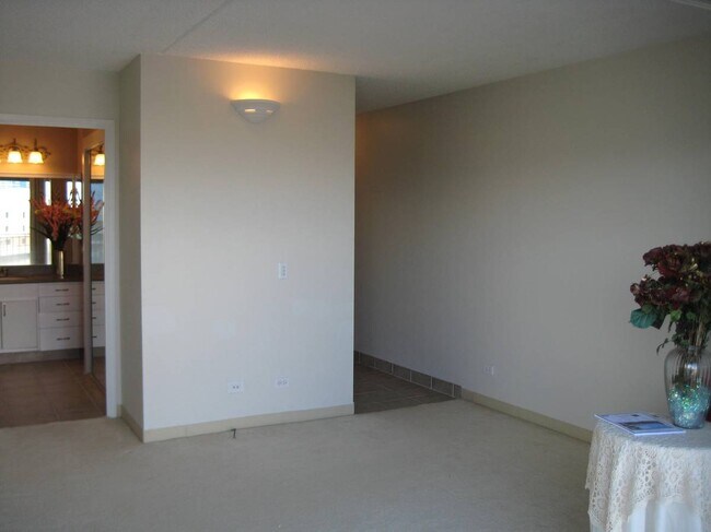 Building Photo - 710 Lunalilo St