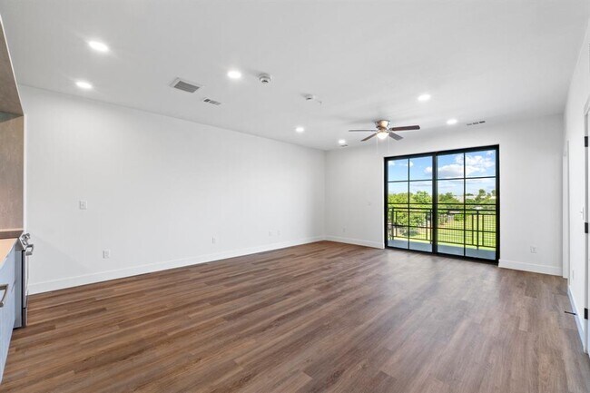 Foto del edificio - 4315 S Congress Ave