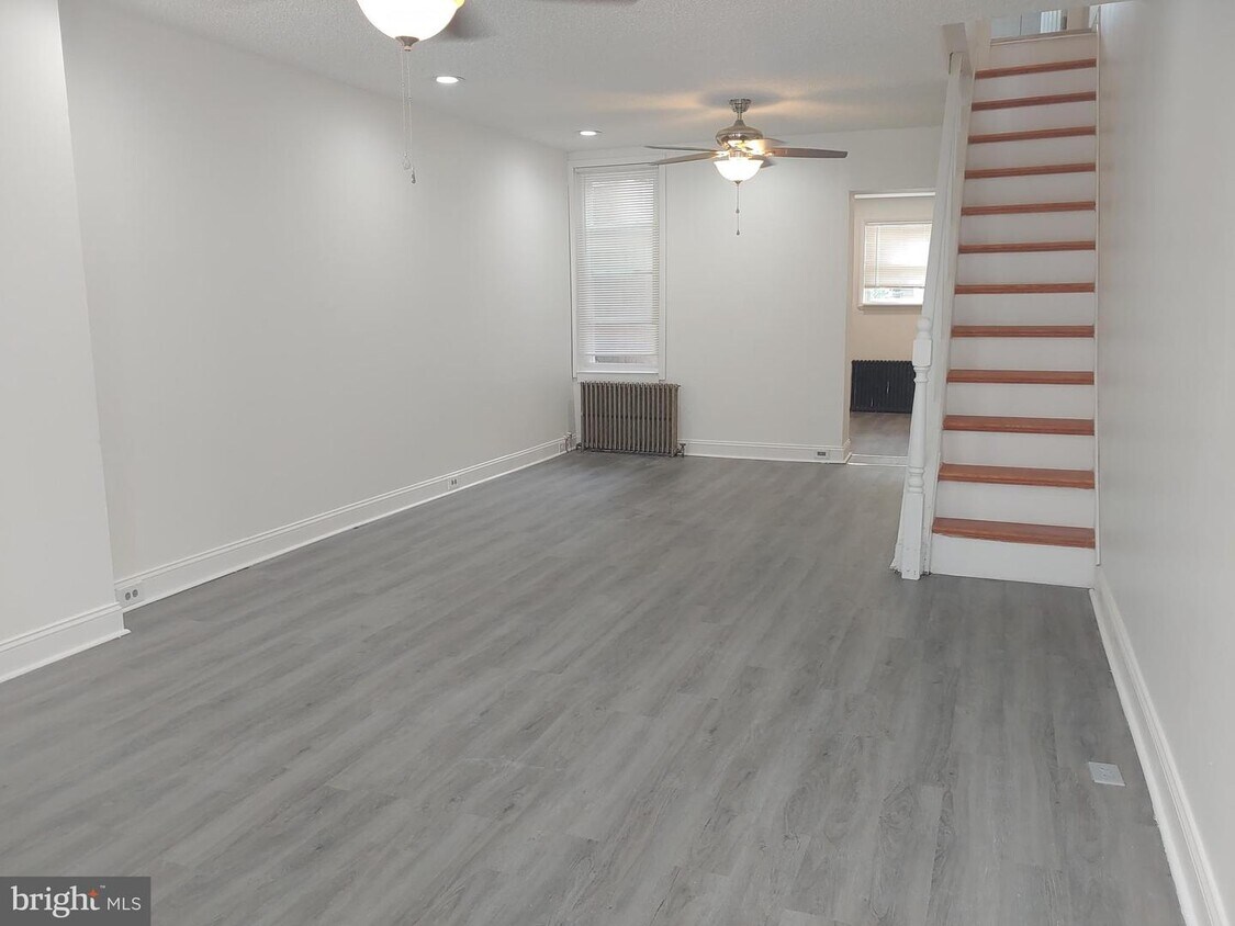 Primary Photo - 2014 S Bouvier St