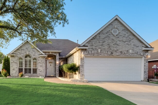 Foto del edificio - Beautiful 3-2 on unbelievable corner lot w...