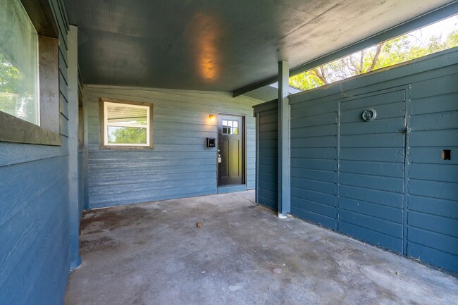 Foto del edificio - Unique Tulsa Home Available Now! 3 bedroom...